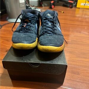 Nike kobe Ad size 10